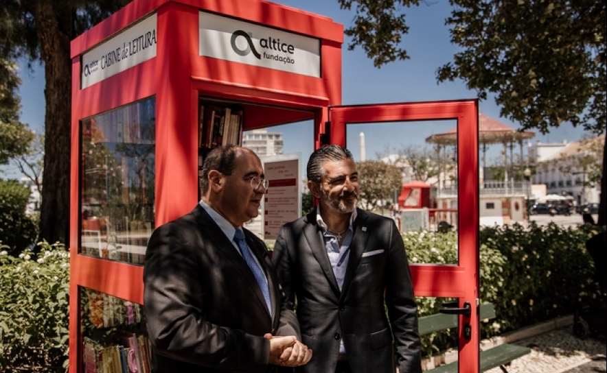 Faro tem a partir de hoje espaço de leitura criado em antiga cabine telefónica
