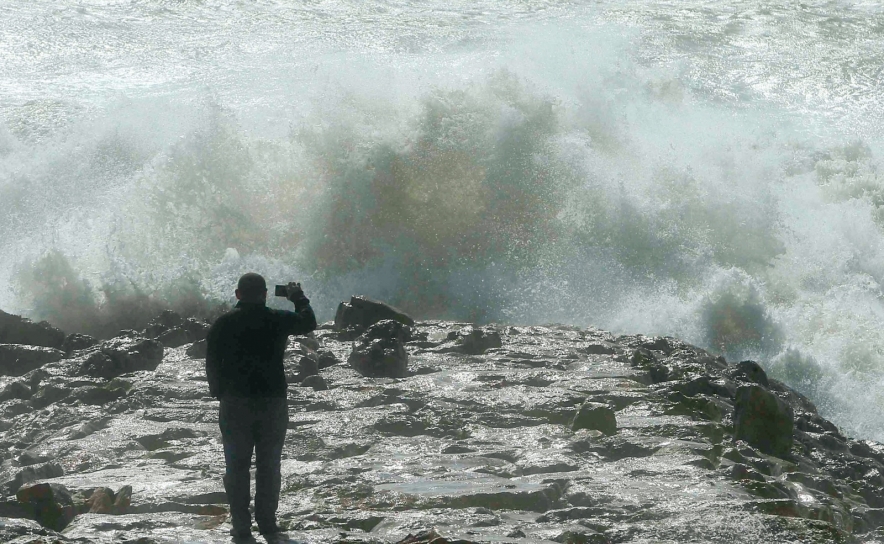 Quinze distritos com aviso amarelo devido ao frio e agitação marítima no Algarve