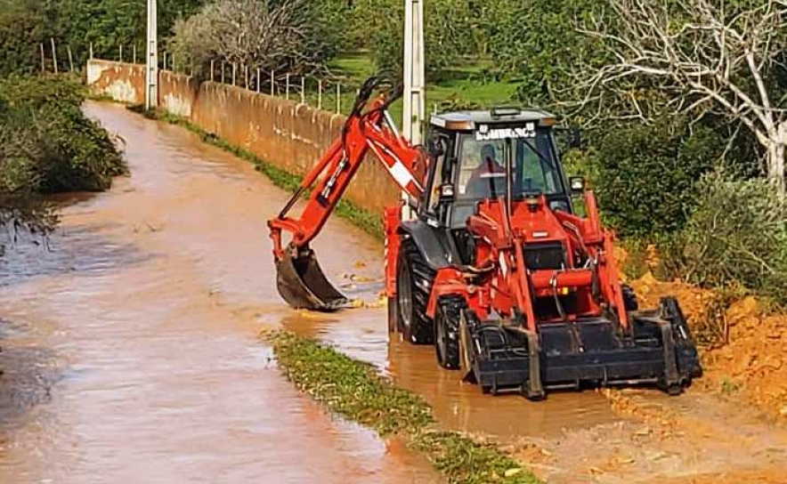 Inundações por chuva forte desalojam família de cinco pessoas em Olhão