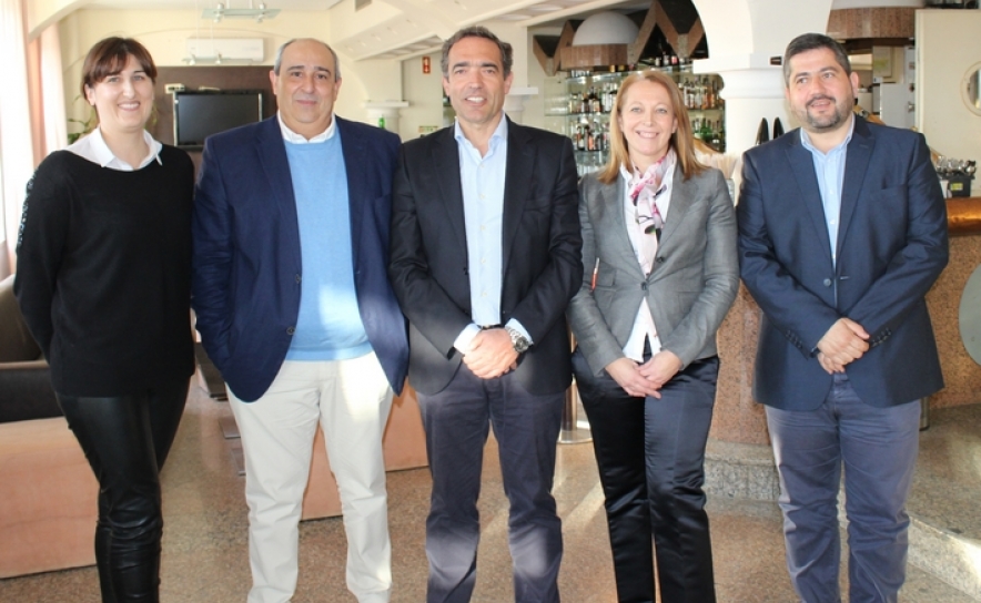 Da esquerda para a direita:Andreia Alexandre,Dir. de Recursos Humanos da Garvetur;Orlando Lopez, Dir. da Alvarsol; Reinaldo Teixeira, Adm. da Garvetur; Célia Teixeira, Dir. da Garvetur Turismo; Rui Poupinha, Dir. de Reservas e Frota da Visacar