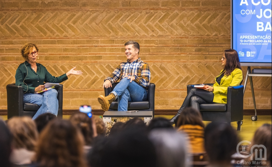 Uma tarde de emoções e conversas com João Baião na Biblioteca Municipal de Castro Marim