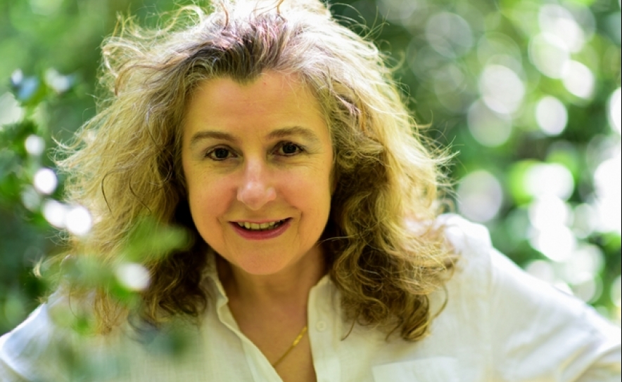 PROFESSORA HELENA RODRIGUES FALA SOBRE A APOSTA DE LOULÉ NA ARTE PARA A INFÂNCIA EM CONFERÊNCIA