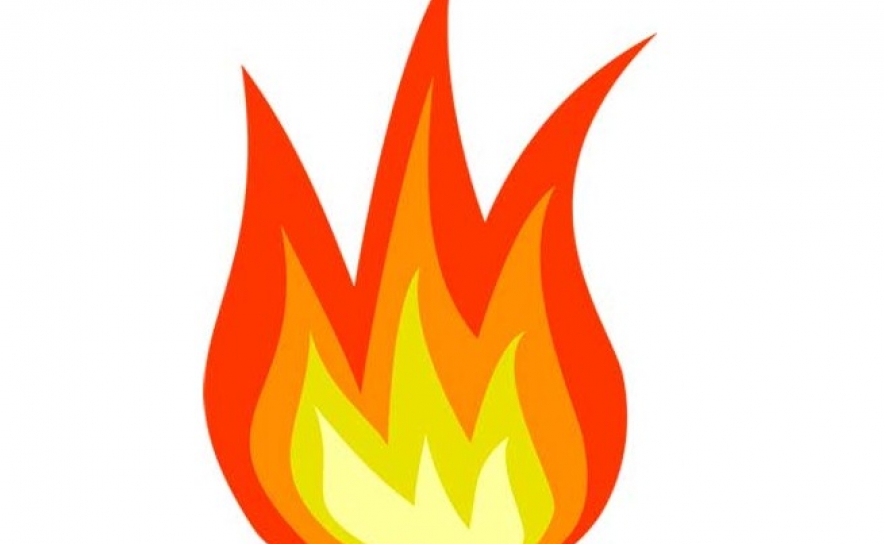 Fogo destrói viaturas em estacionamento em Faro