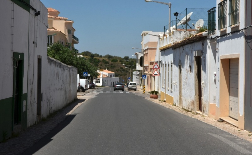 OBRAS NA RUA NOSSA SENHORA DA PIEDADE LEVAM A CORTE DE TRÂNSITO