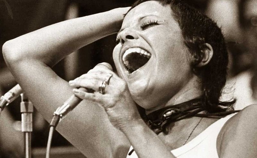 Tributo à Elis Regina no Ginásio Clube de Faro