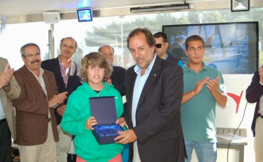 Afonso Rodrigues (GCNFaro) foi 2º em Sesimbra e apurou-se para o Mundial, onde será o único representante do Algarve (fotos:FederaçãoPortuguesaVela)