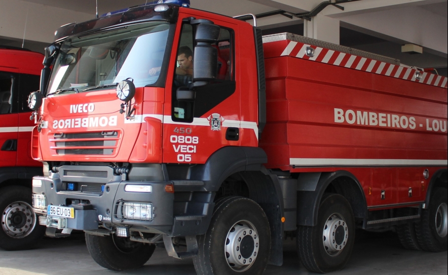 Incêndios: Mais de 160 operacionais e oito meios aéreos combatem fogo em Loulé