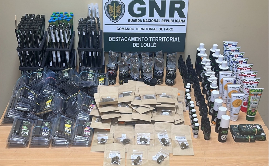 Vilamoura – Apreensão de mais de 700 produtos em loja de canábis