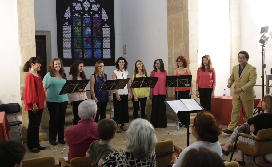 GRUPO CORAL OUTRAS VOZES APRESENTA CONCERTO PARA FAMÍLIAS NO CINE-TEATRO LOULETANO