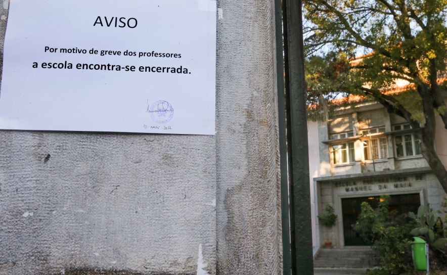 Ano letivo começa com greve de professores e funcionários