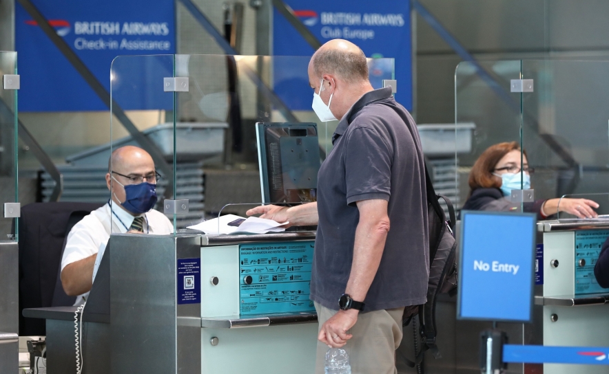 Covid-19: Companhias aéreas incorrem em multas de 20 mil euros por passageiro sem teste