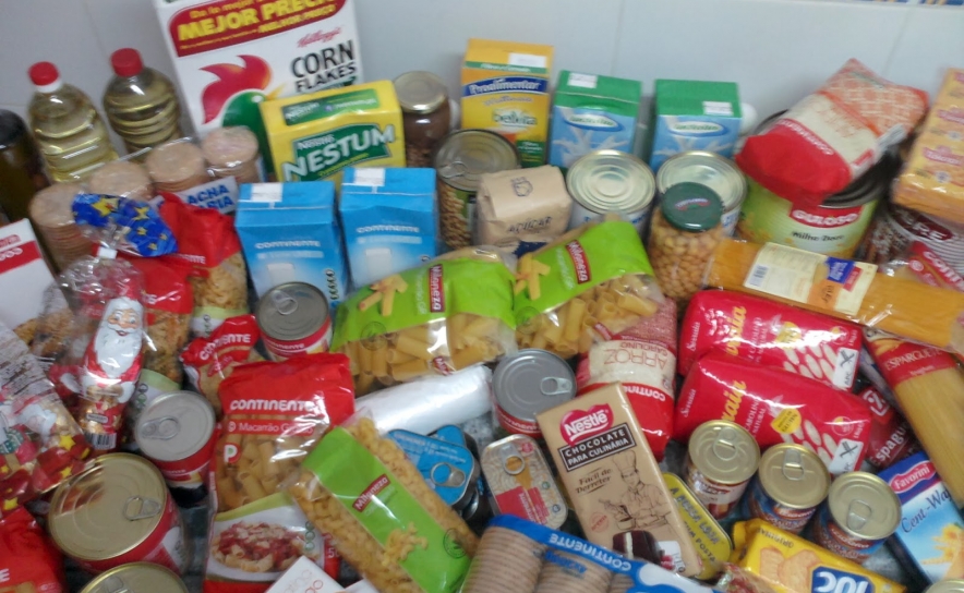Servilusa Angaria 450kg de alimentos para o CASA