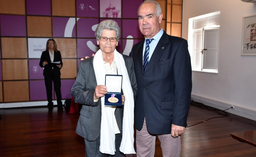 Grau Bronze Medalha Municipal de Mérito Filipa Faísca