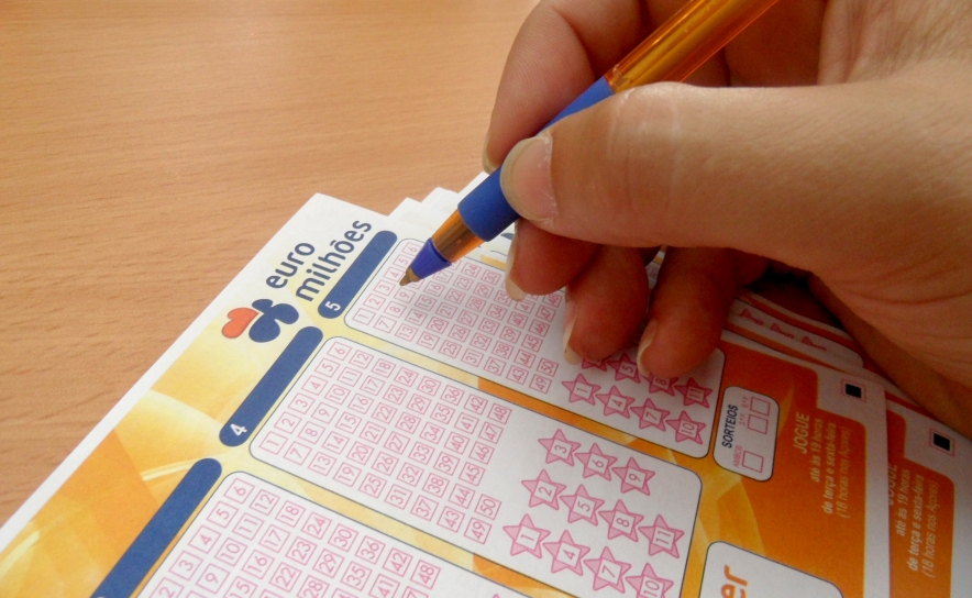 Escolha aleatória de números pode aumentar probabilidades de ganhar no Euromilhões