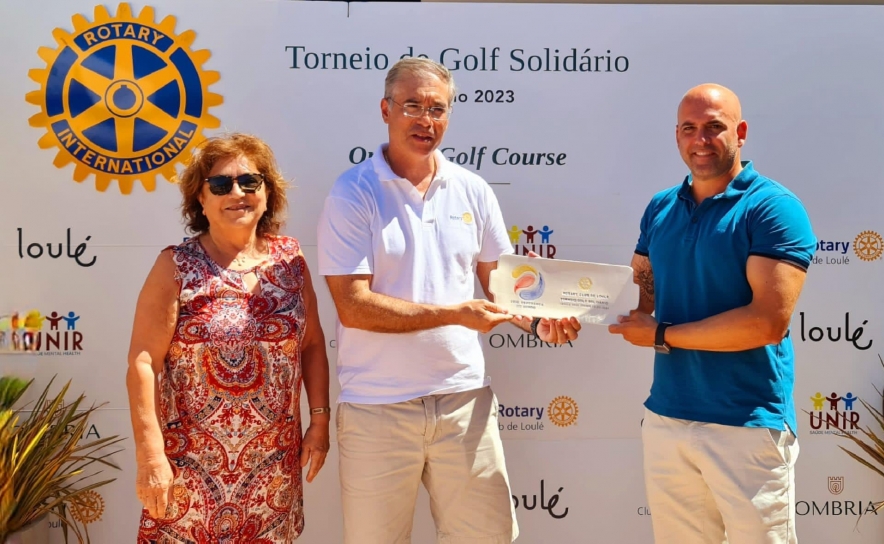 Da esquerda para a direita: Leonor Lisboa (Tesoureira da UNIR), Silvério Guerreiro (Presidente do Rotary Clube de Loulé) e Fábio Bota (Vice Presidente da UNIR)