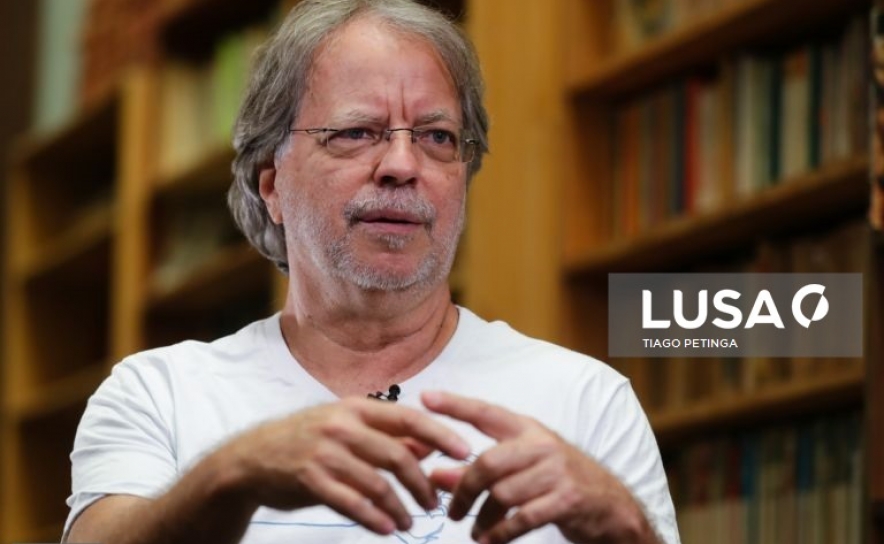 Covid-19: Escritor Mia Couto testa positivo e apela ao cumprimento de medidas de prevenção Covid-19: Escritor Mia Couto testa positivo e apela ao cumprimento de medidas de prevenção