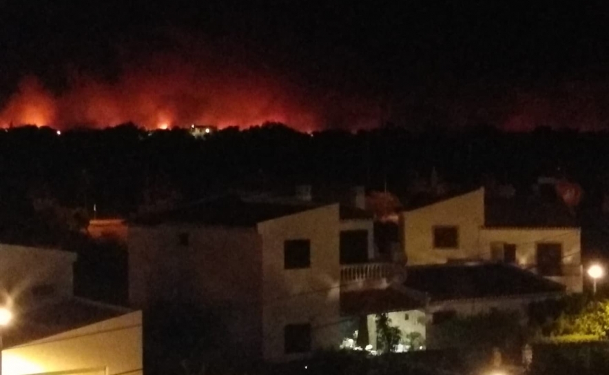Incêndios: Prioridade dos bombeiros é travar expansão do fogo de Castro Marim a sul