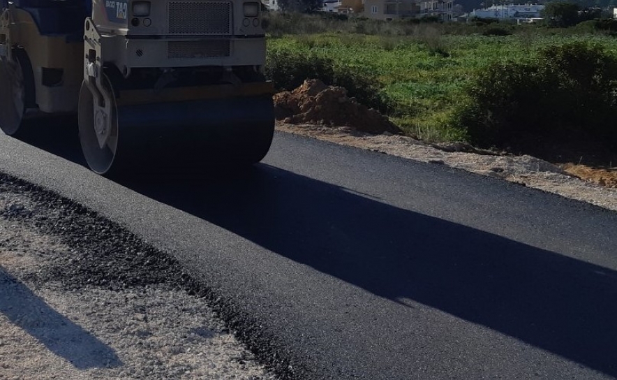 ESTACIONAMENTO DA EB 2, 3 DE STO ANTÓNIO DO ALTO E RUA REITOR TEIXEIRA GUEDES VÃO SER REPAVIMENTADOS ESTACIONAMENTO DA EB 2, 3 DE STO ANTÓNIO DO ALTO E RUA REITOR TEIXEIRA GUEDES VÃO SER REPAVIMENTADOS