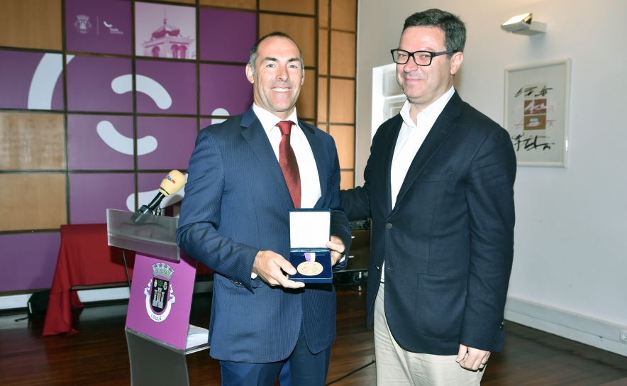 Grau Prata Medalha Municipal de Mérito Dom José Beach Hotel 