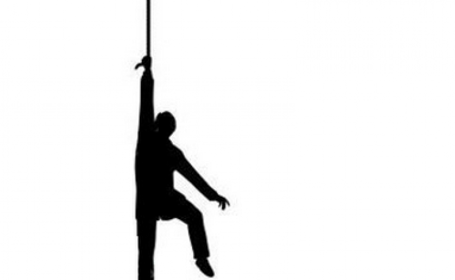 Homem pendurado em Albufeira, resgatado pelos Bombeiros