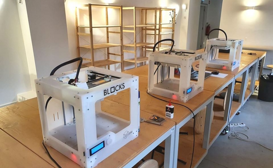 PROFESSOR LOULETANO ESTÁ A IMPRIMIR VISEIRAS EM 3D