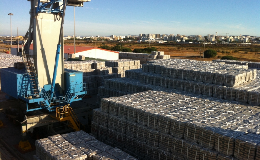 Porto de Faro com elevada utilização de armazenamento