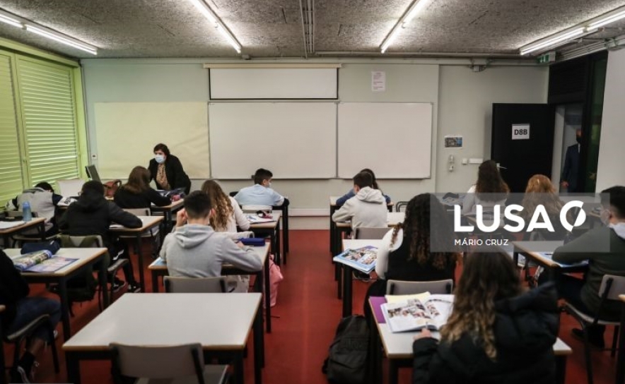 Covid-19: «Sem alunos na escola, o tempo não passa», dizem funcionários