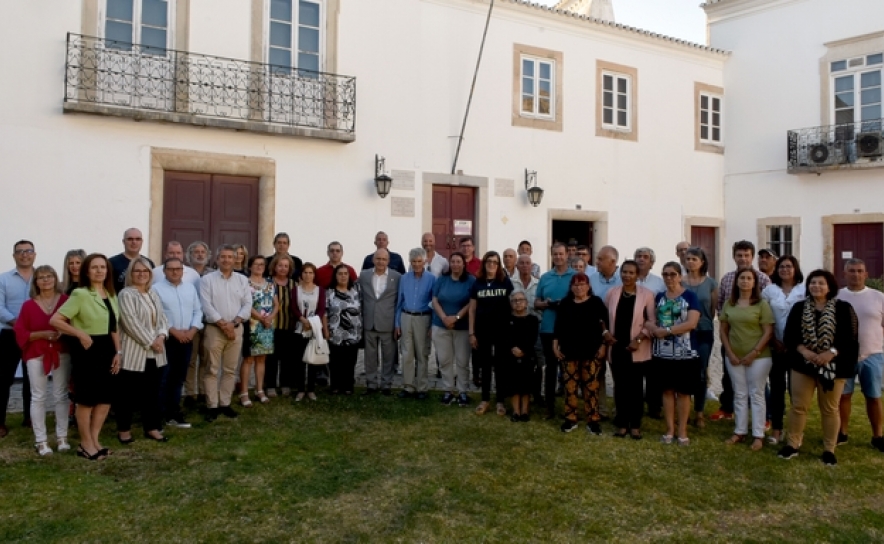 CÂMARA DE LOULÉ HOMENAGEOU FUNCIONÁRIOS COM 35 E 25 ANOS DE SERVIÇO