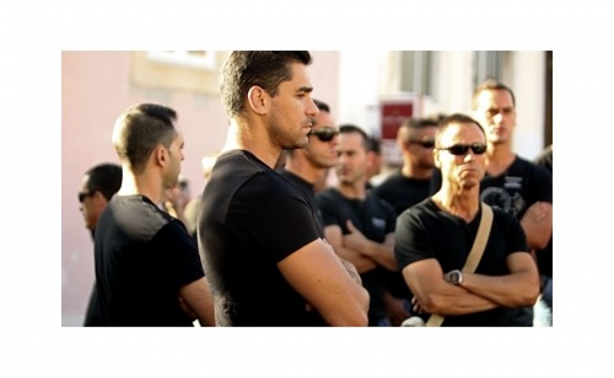 Elementos da Unidade Especial da PSP de Faro contra Comandante