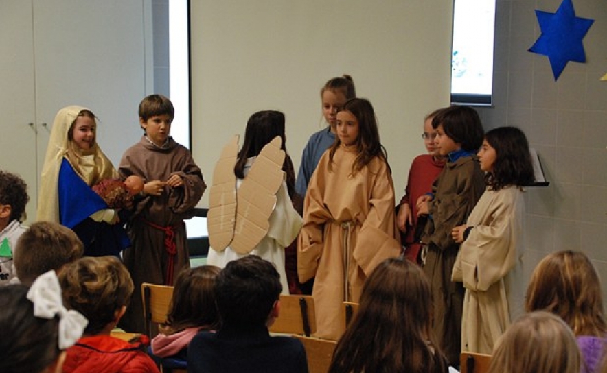 Crianças carenciadas da paróquia de S. Pedro de Faro participaram em festa de Natal do Movimento dos Focolares