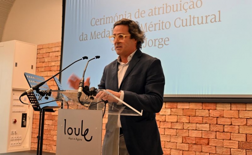 Presidente da CMLoulé Telmo Pinto na Entrega Medalha Mérito Cultural  Lídia Jorge com a presença da Ministra da Cultura e Desporto 