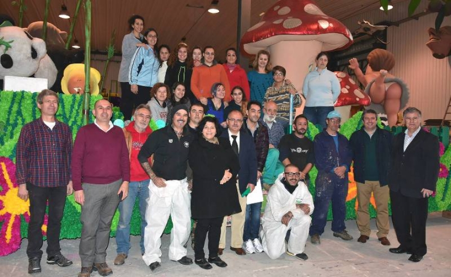 Vítor Aleixo, presidente da Câmara Municipal de Loulé, acompanhado da Vereadora da Educação, acompanhado pela Vereadora da Educação, Ana Machado, acompanhados por alguns elementos da equipa tecnica re