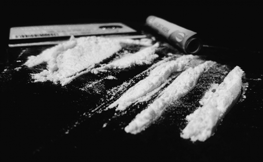 Fisco apreende 1,5 quilos de cocaína no aeroporto de Faro em mala proveniente do Brasil