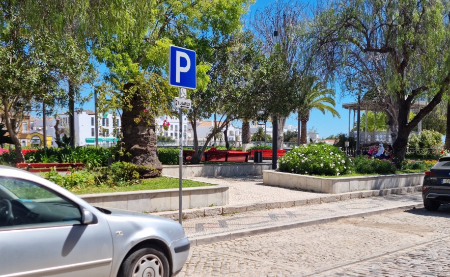 Tavira adota sensores inteligentes em estacionamentos para pessoas com mobilidade reduzida