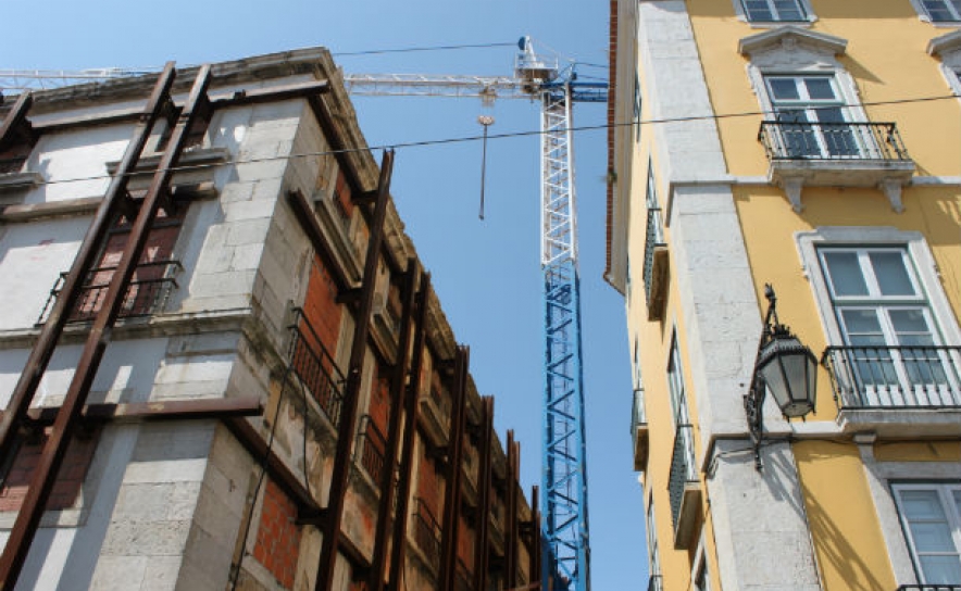 Custos de construção de habitação nova aceleram 0,3% em fevereiro