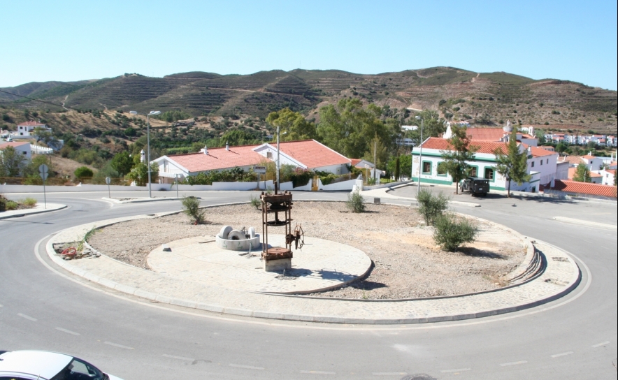 O Município de Alcoutim e a DRAPALg assinam protocolo para acordo de utilização de edifício do Núcleo de Alcoutim  