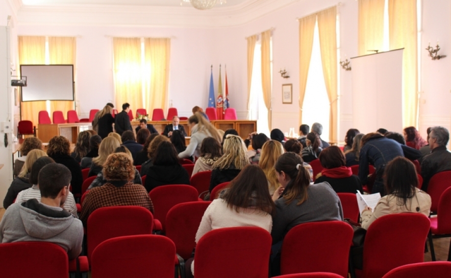 CÂMARA DE FARO REFORÇA ESCOLAS COM 45 ASSISTENTES OPERACIONAIS