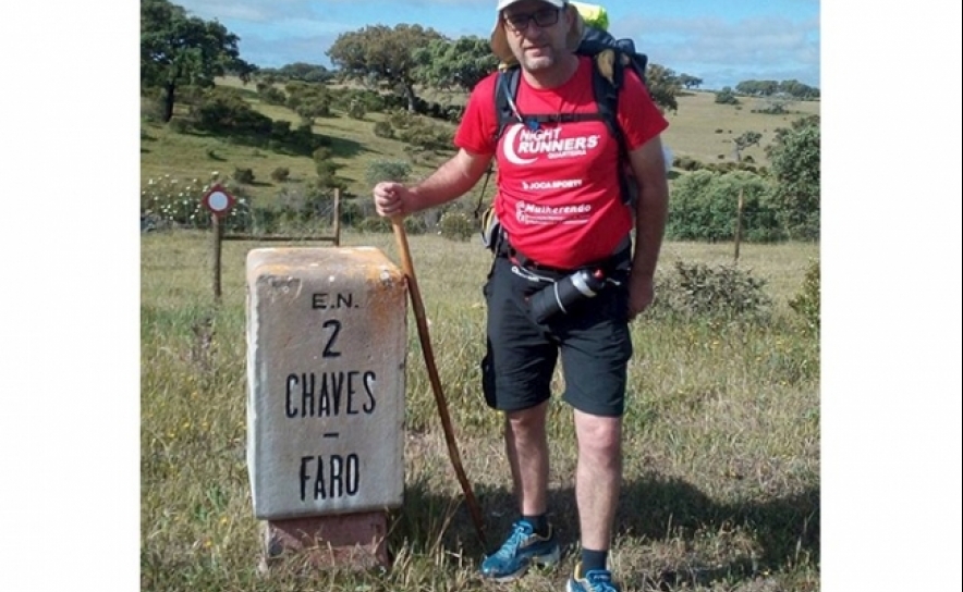 Algarvio percorre a pé Estrada Nacional 2 para sensibilizar para a endometriose