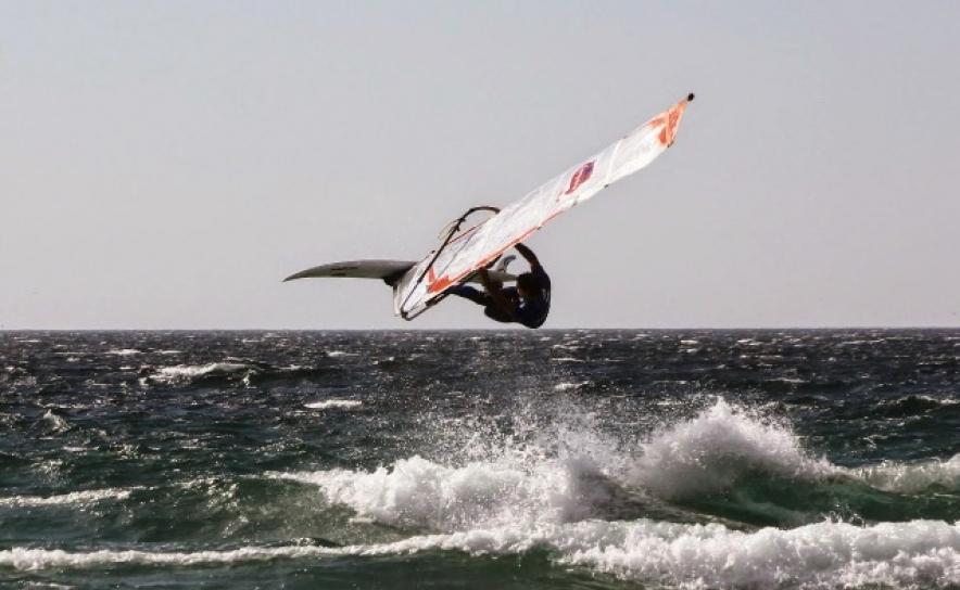 Algarvio Vence «Locals» no Guincho (Windsurf - WaveShow CampoFrio 2014)