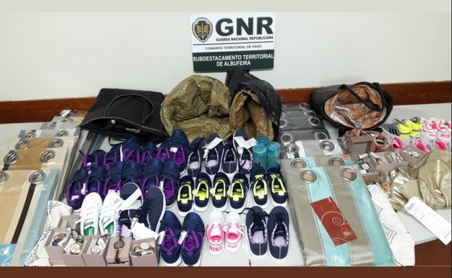 4 detidas por furtos em lojas