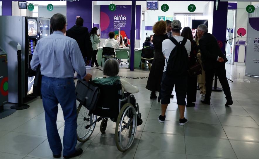 Mais de nove mil estrangeiros notificados para abandonar o país no primeiro semestre de 2025