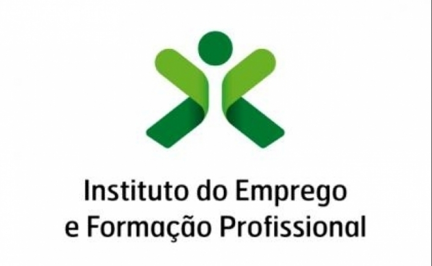 Inscritos nos centros de emprego abaixo dos 400 mil pela primeira vez em 10 anos