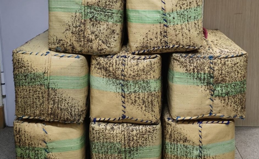 Polícia marítima apreende mais de 300kg de droga na Costa Algarvia Polícia marítima apreende mais de 300kg de droga na Costa Algarvia