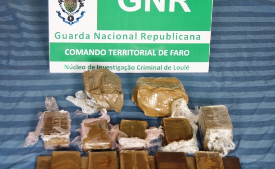 GNR apreende 12.000 doses de haxixe em Quarteira