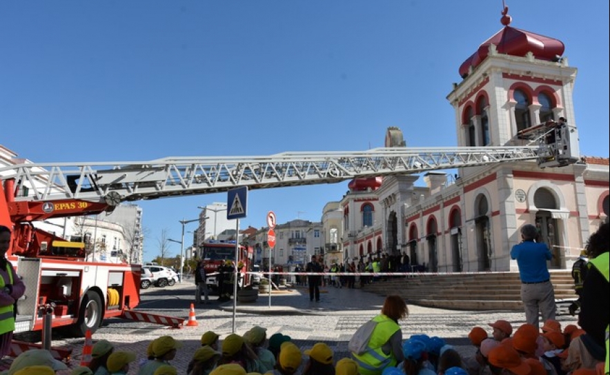 MUNICÍPIO DE LOULÉ COMEMORA DIA DA PROTEÇÃO CIVIL COM SIMULACRO E MOSTRA DE MEIOS À POPULAÇÃO