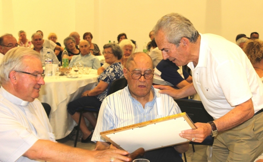 Manuel Semião, Provedor da Santa Casa da Misericórdia de Loulé oferece lembrança ao homenageado