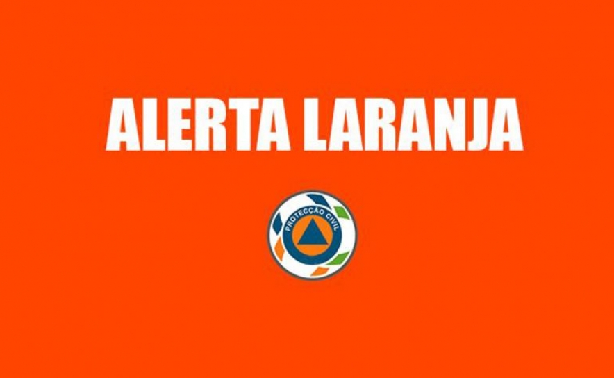 Sobe para laranja aviso em sete distritos do continente devido à agitação marítima