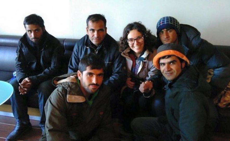 Elisabete Maisão com um grupo de afegãos vindos de Lesbos