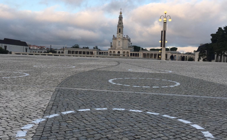 REPORTAGEM: Peregrinos marcam lugares no santuário para não falharem celebrações