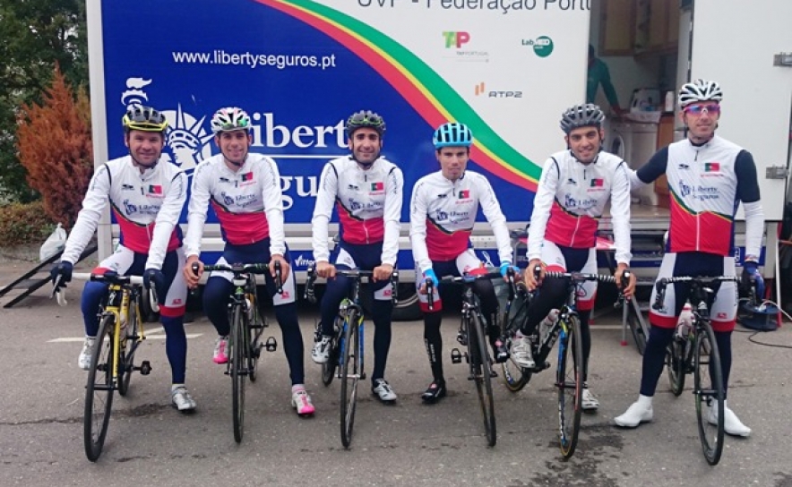Equipa unida em torno de Rui Costa
